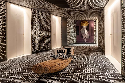 Imagen nhow Lima Aisles Marilyn Mask Labyrinth 11zon1