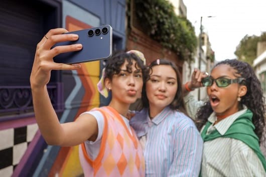 Galaxy S25 FE: 5 funciones que muestran la fuerza de un verdadero flagship 1 galaxy s25 fe lifestyle e17601332922301