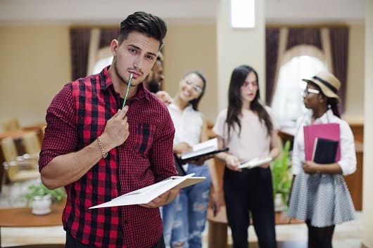 Elegir carrera ya no es para toda la vida: claves para decidir mejor 1 Joven eleccion de carrera1