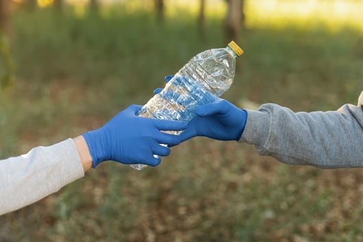 Día Mundial de la Educación Ambiental: ciencia convierte residuos en agua limpia y combustible 1 Reciclaje de botellas1