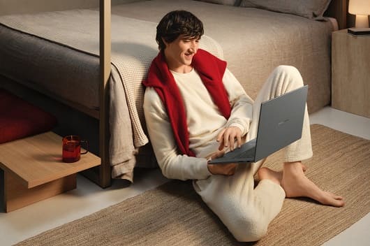 Zenbook A16 Scenario photo 05 Gray 72dpi1