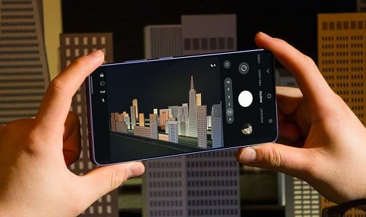 Galaxy S26 Ultra redefine la fotografía móvil con IA 1 018 lifesytle galaxy s26ultra cobaltviolet nightography photomode1