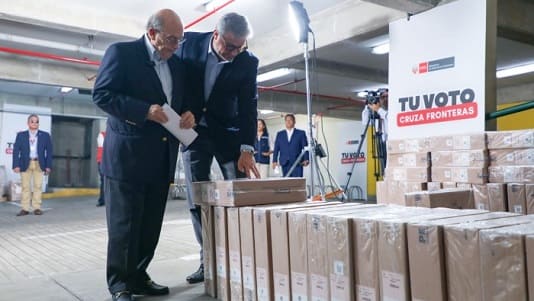 1369119 onpe entrego a la cancilleria el material que se usara para que voten peruanos en el