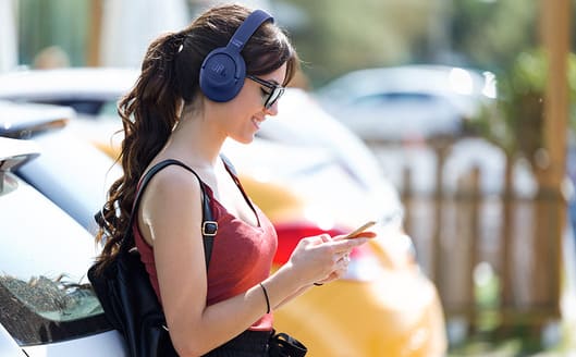 JBL Tune 780nc lifestyle03 blue11