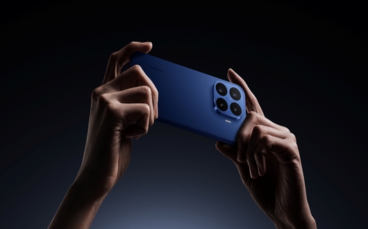 4 consejos para disfrutar mejor una sesión de gaming móvil 1 Xiaomi 17T Pro handhold2 DeepBlue R221